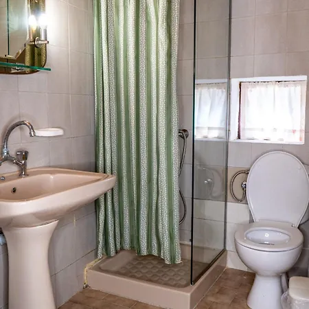 Apartment Oasis Beachfront & Apartments, By Zantewize *