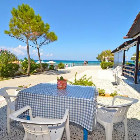 Apartment Oasis Beachfront & Apartments, By Zantewize