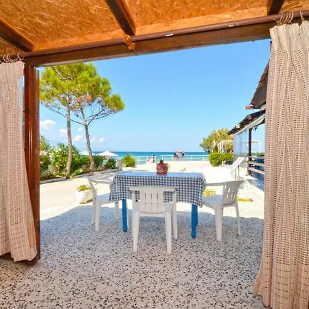 Oasis Beachfront & Apartments, By Zantewize Alykanas (Zakynthos)