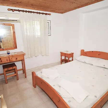 Oasis Beachfront & Apartments, By Zantewize * Alykanas (Zakynthos)
