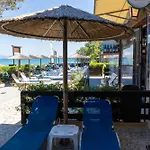 Oasis Beachfront & Apartments, By Zantewize Appartamento *