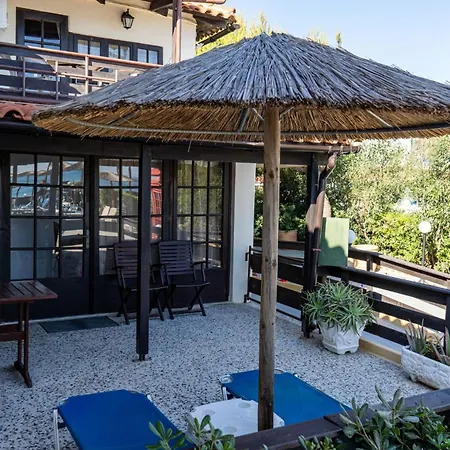 Oasis Beachfront & Apartments, By Zantewize