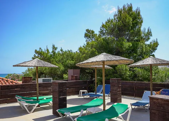 Oasis Beachfront & Apartments, By Zantewize * Аликанас