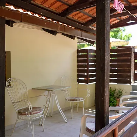 Oasis Beachfront & Apartments, By Zantewize *