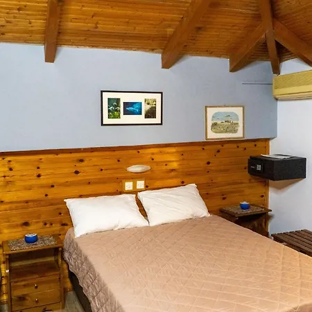 Oasis Beachfront & Apartments, By Zantewize *