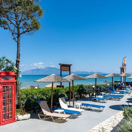 Oasis Beachfront & Apartments, By Zantewize