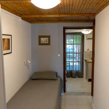 Oasis Beachfront & Apartments, By Zantewize *