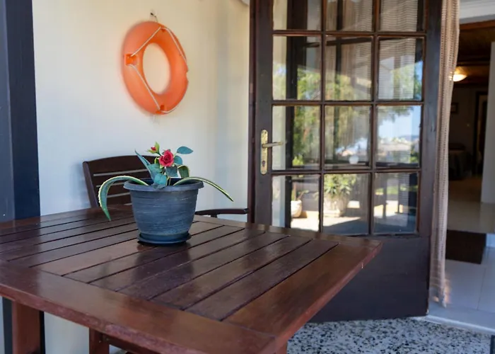 Apartman Oasis Beachfront & Apartments, By Zantewize *